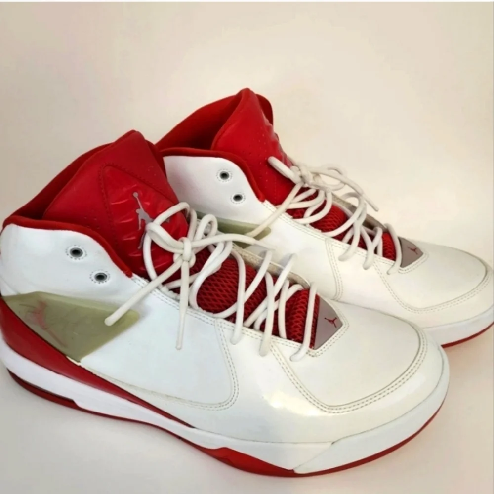 Air Jordan Flight White/Red Basketball Shoes Size 9.5 high-top sneakers in white
